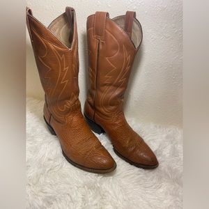 Women’s brown boots - size 9 1/2 - fits like a 8